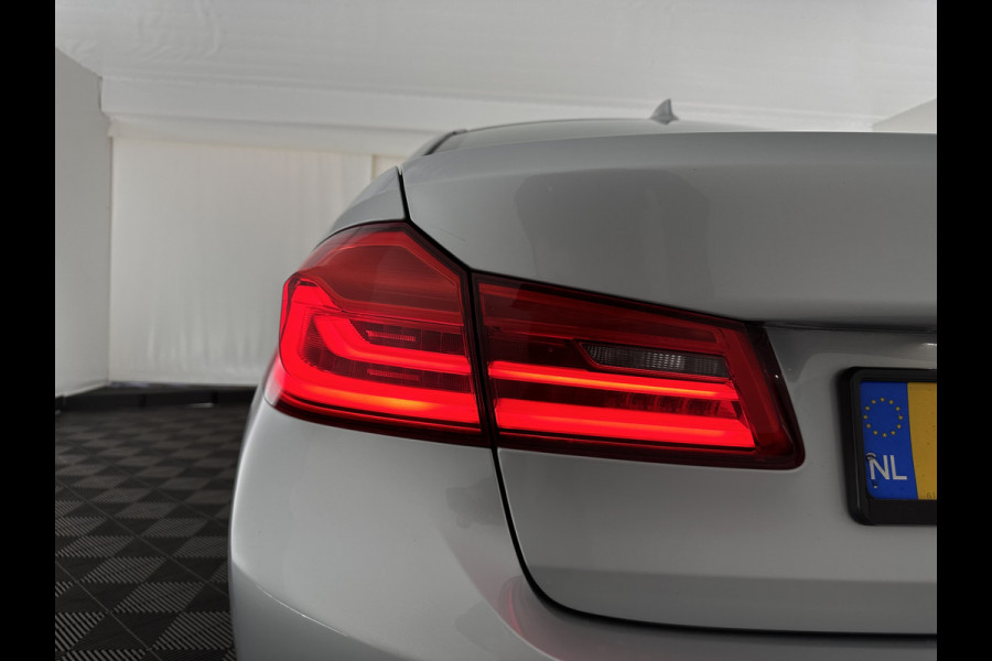 BMW 5 Serie 530e iPerformance High Executive (Plug-in) *PANO | LEATHER | FULL-LED | TOP-VIEW | HARMAN/KARDON | BLINDSPOT | MEMORY-PACK | HEATED-COMFORTSEATS | DIGI-COCKPIT | AMBIENT-LIGHT | NAVI-FULLMAP | 20''ALU*