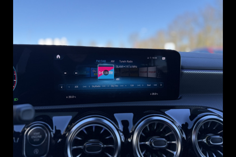 Mercedes-Benz CLA-Klasse Shooting Brake 180 Business Solution Luxury Automaat / Leder / PDC v+a / Navigatie / Keyless / Led