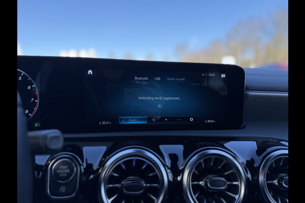 Mercedes-Benz CLA-Klasse Shooting Brake 180 Business Solution Luxury Automaat / Leder / PDC v+a / Navigatie / Keyless / Led