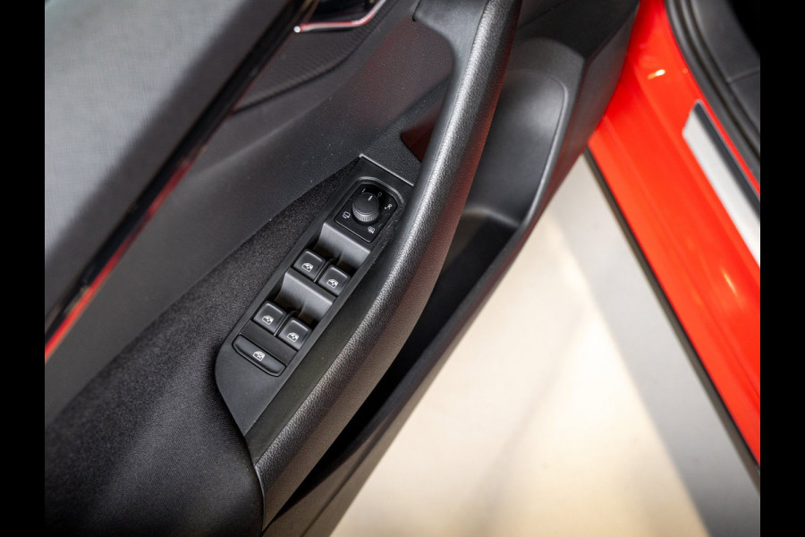 Škoda Kamiq 1.5 TSI ACT Monte Carlo / 150pk / Panorama dak / Elektrische stoelverstelling / Stoelverwarming /