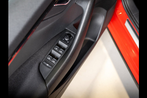 Škoda Kamiq 1.5 TSI ACT Monte Carlo / 150pk / Panorama dak / Elektrische stoelverstelling / Stoelverwarming /