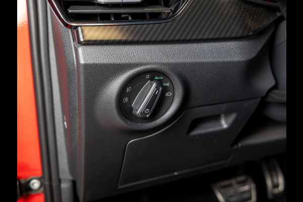 Škoda Kamiq 1.5 TSI ACT Monte Carlo / 150pk / Panorama dak / Elektrische stoelverstelling / Stoelverwarming /