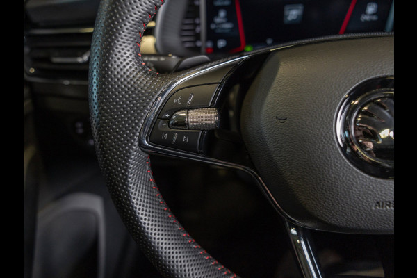 Škoda Kamiq 1.5 TSI ACT Monte Carlo / 150pk / Panorama dak / Elektrische stoelverstelling / Stoelverwarming /