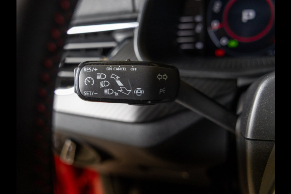 Škoda Kamiq 1.5 TSI ACT Monte Carlo / 150pk / Panorama dak / Elektrische stoelverstelling / Stoelverwarming /