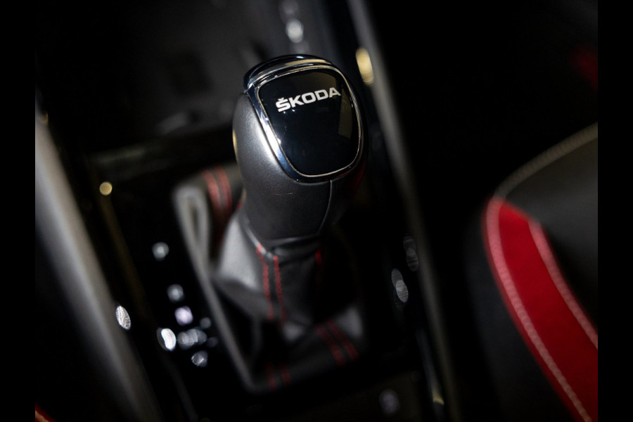 Škoda Kamiq 1.5 TSI ACT Monte Carlo / 150pk / Panorama dak / Elektrische stoelverstelling / Stoelverwarming /