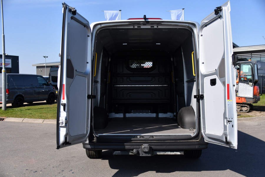 MAN TGE 35 2.0 L3H2 PB Edition Cruise, Camera, Carplay, LED, 177pk, Automaat, Sensoren, 2 x Schuifdeur, Stoelverwarming, Uniek!