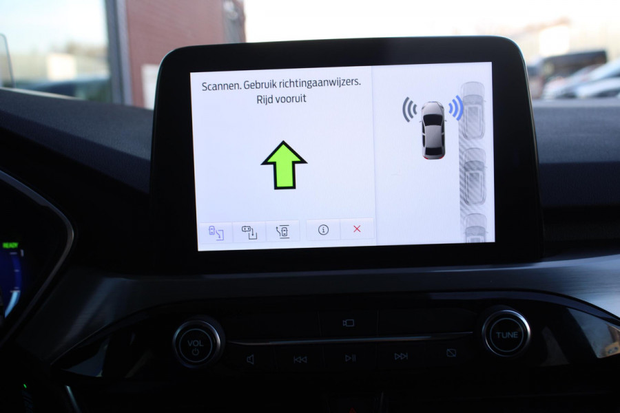 Ford Kuga 2.5 PHEV Titanium | Wegklapbare trekhaak | Winter Pack | Adaptive cruise control | Dodehoeksensoren | Elektrische achterklep | Head up Display