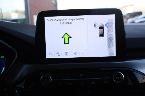 Ford Kuga 2.5 PHEV Titanium | Wegklapbare trekhaak | Winter Pack | Adaptive cruise control | Dodehoeksensoren | Elektrische achterklep | Head up Display