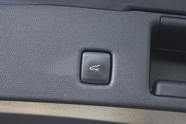 Ford Kuga 2.5 PHEV Titanium | Wegklapbare trekhaak | Winter Pack | Adaptive cruise control | Dodehoeksensoren | Elektrische achterklep | Head up Display