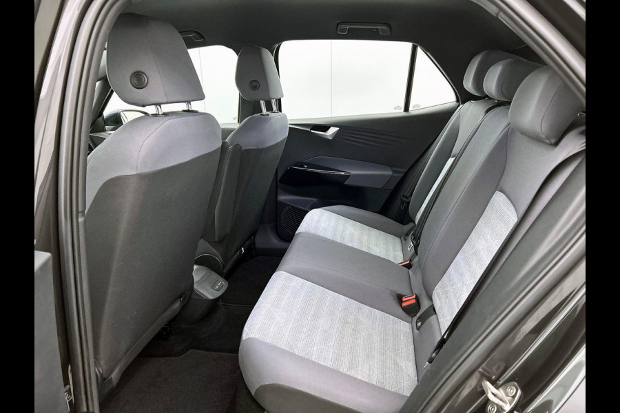 Volkswagen ID.3 Pro 58 kWh Airco ECC Navi Carplay PDC VA + Camera 18" LM Velgen Adaptive Cruise Control Full LED