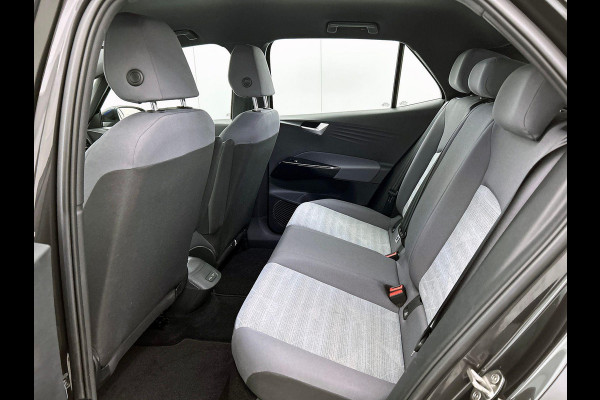 Volkswagen ID.3 Pro 58 kWh Airco ECC Navi Carplay PDC VA + Camera 18" LM Velgen Adaptive Cruise Control Full LED