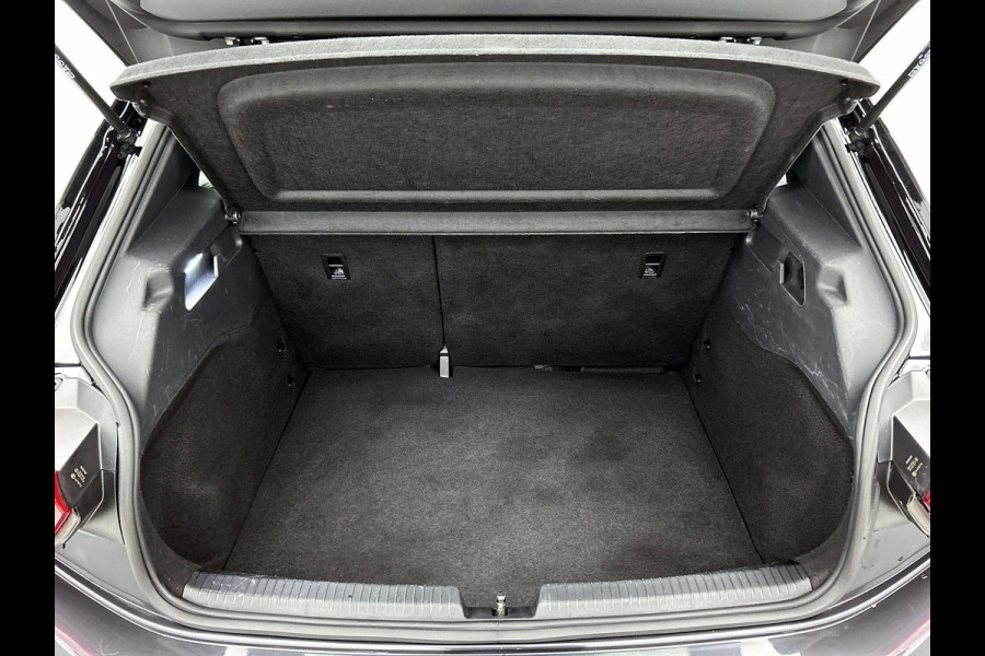 Volkswagen ID.3 Pro 58 kWh Airco ECC Navi Carplay PDC VA + Camera 18" LM Velgen Adaptive Cruise Control Full LED