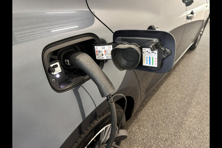 Renault Mégane Estate 1.6 E-Tech Plug-In Hybrid 160 Intens ECC Cruise Control Navi Virtual Cockpit Stoelverwarming Trekhaak Lane Assist