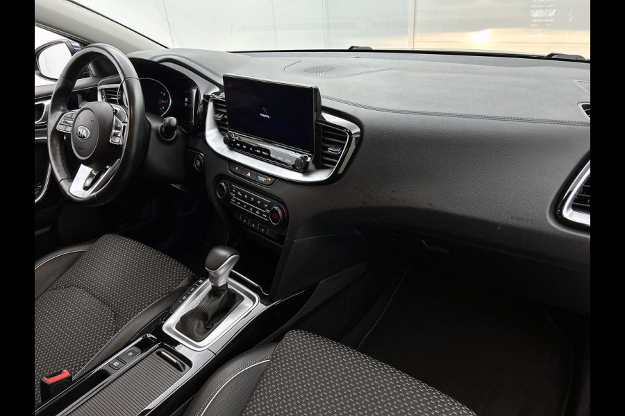 Kia Ceed Sportswagon 1.5 T-GDi 160PK Automaat DynamicPlusLine / Trekhaak / Airco-ecc./ Pdc+Camera / Stoel-Stuurverwarming / 1/2Leder / Apk 08-2027