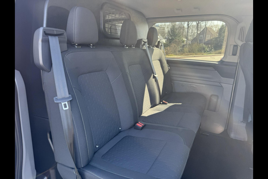 Ford Transit Custom 320 2.5 PHEV L2H1 Limited DC |SCI| Dubbele cabine | Dubbele schuifdeur | 360 graden camera | Adaptieve cruise control | 8-weg verstelbare en verwarmbare passagiersstoel | Inklapbare trekhaak | 17 inch velgen | AGM accu | Reservewiel | 12V aanlsuitpunt