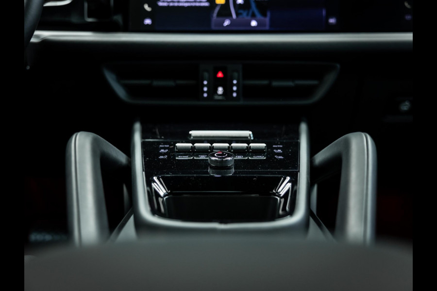 Porsche Cayenne Coupé 3.0 E-Hybrid Black Edition | Sportuitlaat | Stoelverwarming en verkoeling | Sport Chrono |