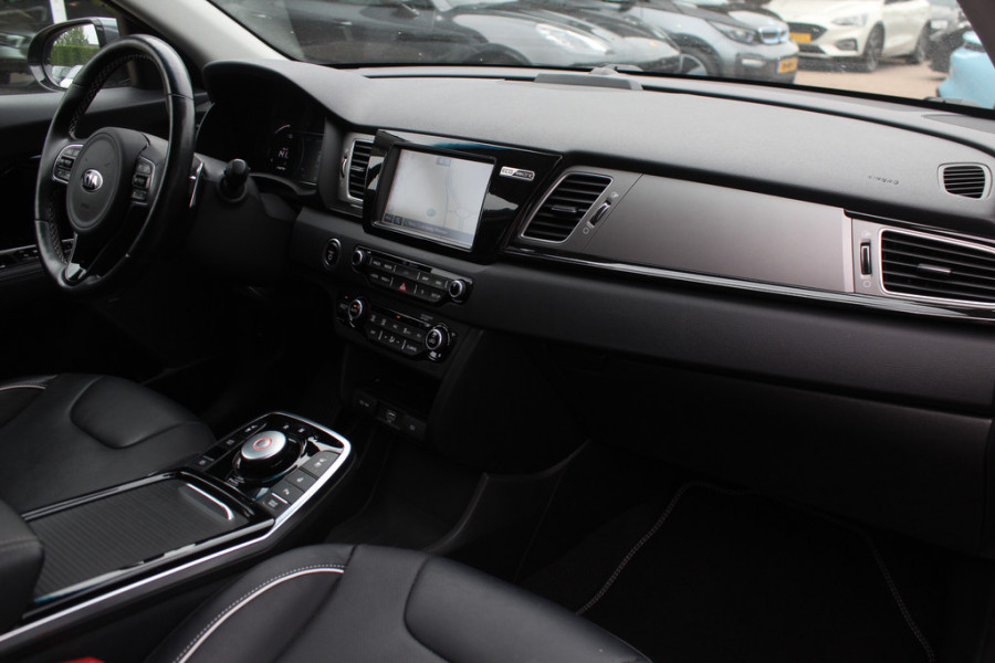 Kia e-Niro ExecutiveLine 64 kWh / SoH 91% / Warmtepomp / Trekhaak / Camera / Leder / Keyless / Stoelventilatie / Navigatie / Dodehoek / DAB / Cruise Control