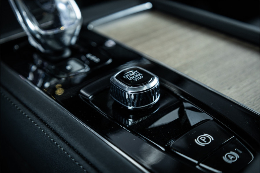 Volvo XC90 2.0 T8 Plug-in hybrid AWD Ultra Dark - Panorama | Luchtvering | H&K | Memory | 360 Camera