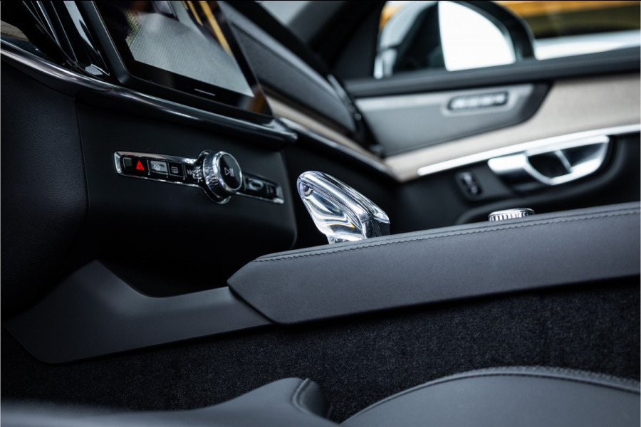 Volvo XC90 2.0 T8 Plug-in hybrid AWD Ultra Dark - Panorama | Luchtvering | H&K | Memory | 360 Camera