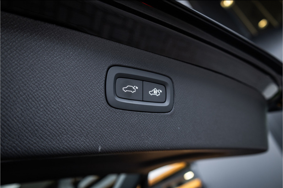 Volvo XC90 2.0 T8 Plug-in hybrid AWD Ultra Dark - Panorama | Luchtvering | H&K | Memory | 360 Camera