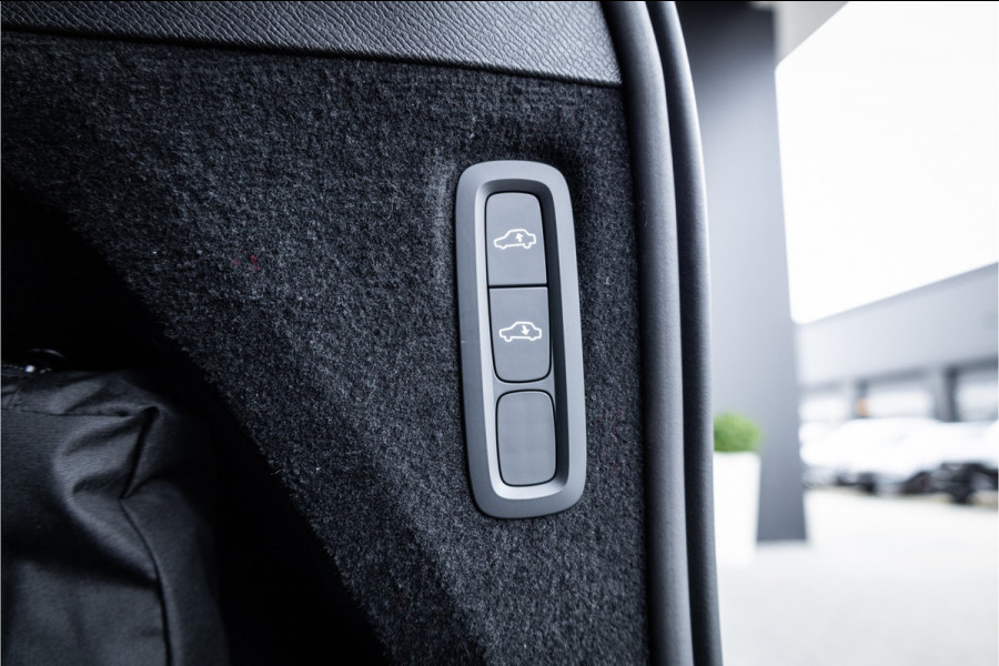 Volvo XC90 2.0 T8 Plug-in hybrid AWD Ultra Dark - Panorama | Luchtvering | H&K | Memory | 360 Camera