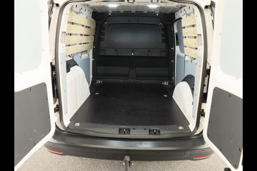 Volkswagen Caddy Cargo 2.0 TDI Comfort 102 pk | Verlengde garantie | Navigatie via App | Trekhaak | Parkeersensoren achter | Cruise control |