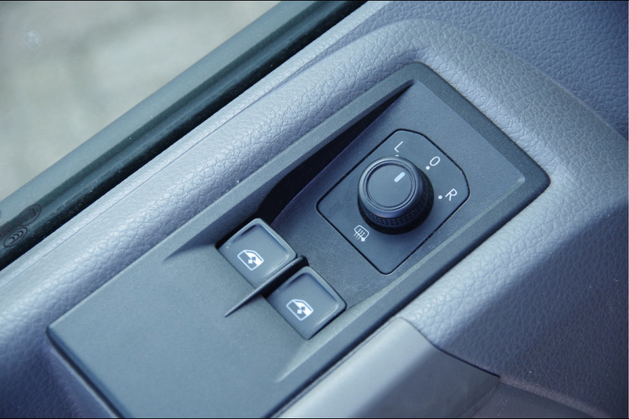 Volkswagen Crafter 35 2.0 TDI L3H2 177PK AUT. 2X ERGO ACTIVE GEVEERDE STOEL, LEDER, CAMERA, CRUISE, VOORRUIT VERWARMING, APPLE CARPLAY, ANDROID AUT