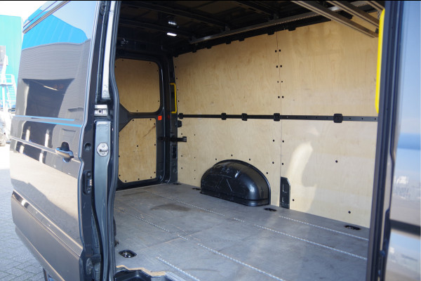 Volkswagen Crafter 35 2.0 TDI L3H2 177PK AUT. 2X ERGO ACTIVE GEVEERDE STOEL, LEDER, CAMERA, CRUISE, VOORRUIT VERWARMING, APPLE CARPLAY, ANDROID AUT