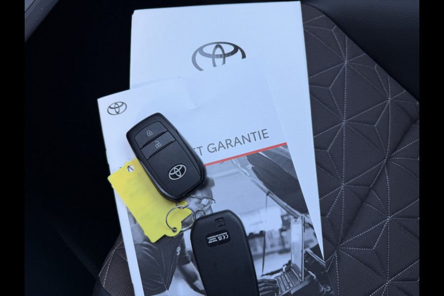 Toyota Yaris Cross 1.5 Hybrid 130 Executive / Bi tone | BSM | Head-up display | PDC V+A | Rijklaar!!