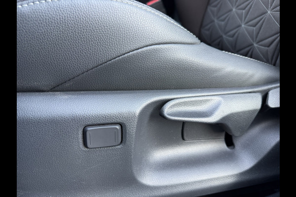 Toyota Yaris Cross 1.5 Hybrid 130 Executive / Bi tone | BSM | Head-up display | PDC V+A | Rijklaar!!