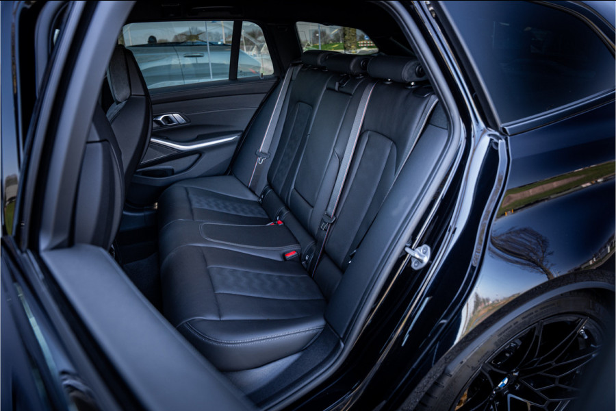 BMW 3 Serie Touring M3 xDrive Competition ** M Drivers ** Ceramic ** Carbon ** NP184K Laser ** Live dashboard **NL AUTO**