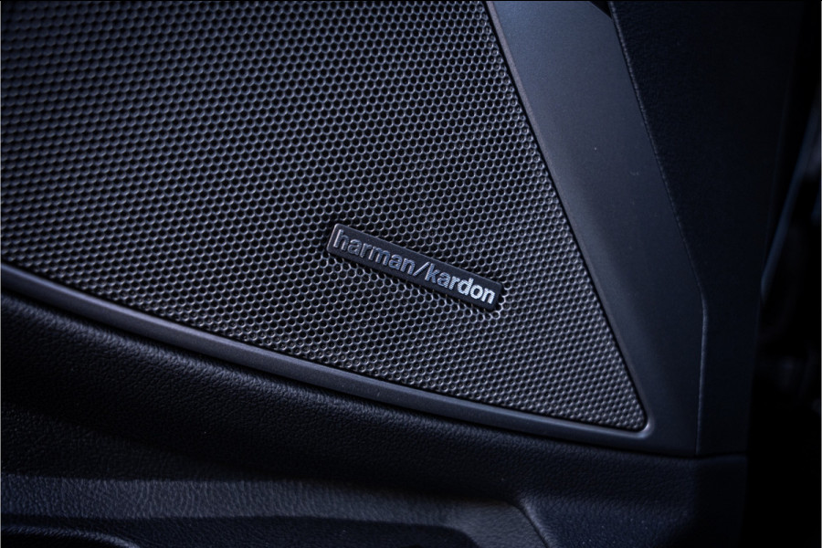 BMW 3 Serie Touring M3 xDrive Competition ** M Drivers ** Ceramic ** Carbon ** NP184K Laser ** Live dashboard **NL AUTO**