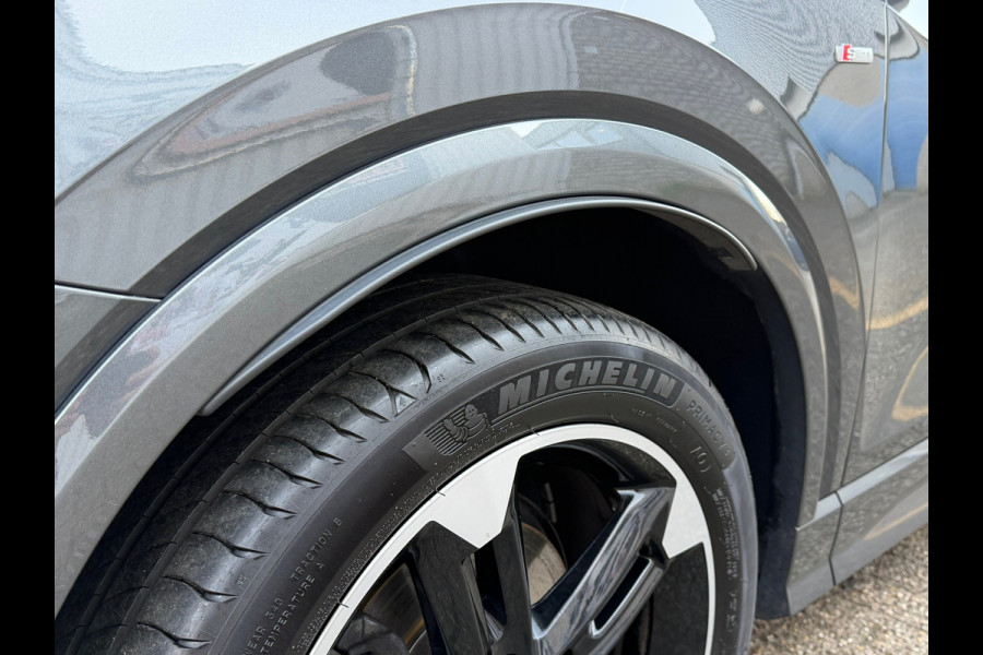 Audi Q2 35 TFSI S-Line Edition Dsg Automaat 150 Pk / Navi / Climate / Camera / Panoramadak /Side assist / 18".