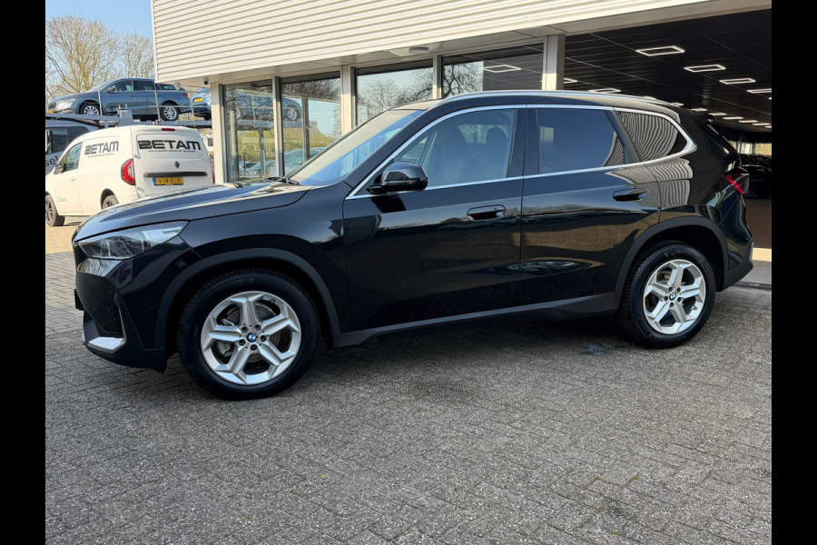 BMW X1 SDrive18i / Navi / Widescreen / Cruise / Climate / Camera / Side assist / Stoelmassage / 18".