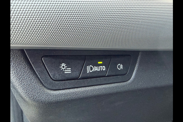 BMW X1 SDrive18i / Navi / Widescreen / Cruise / Climate / Camera / Side assist / Stoelmassage / 18".