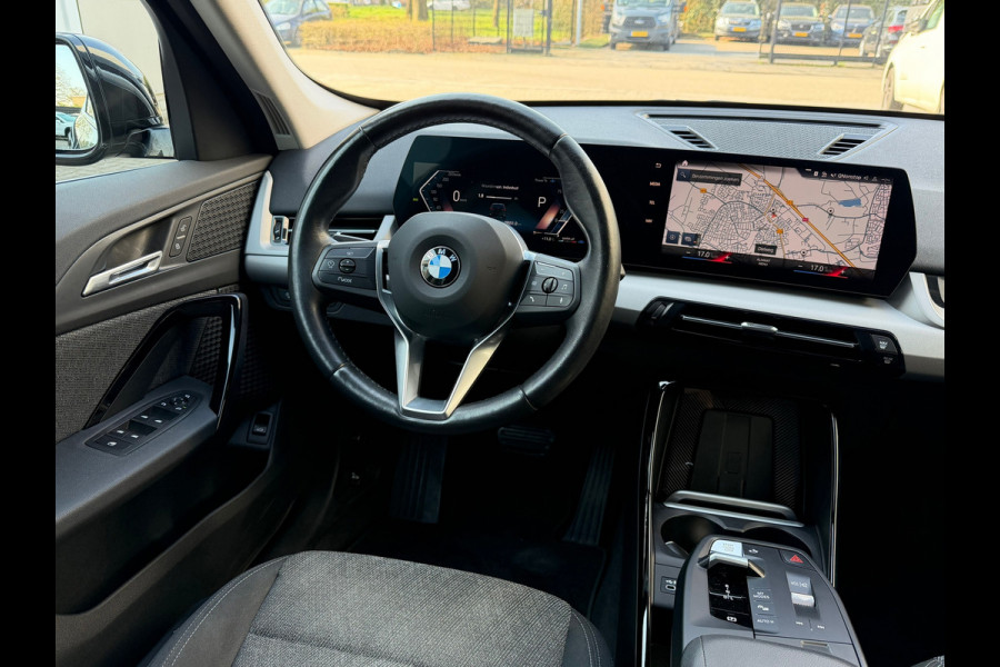BMW X1 SDrive18i / Navi / Widescreen / Cruise / Climate / Camera / Side assist / Stoelmassage / 18".