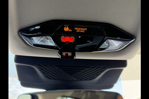 BMW X1 SDrive18i / Navi / Widescreen / Cruise / Climate / Camera / Side assist / Stoelmassage / 18".