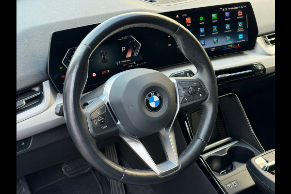 BMW X1 SDrive18i / Navi / Widescreen / Cruise / Climate / Camera / Side assist / Stoelmassage / 18".