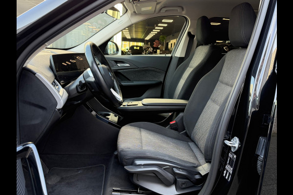 BMW X1 SDrive18i / Navi / Widescreen / Cruise / Climate / Camera / Side assist / Stoelmassage / 18".