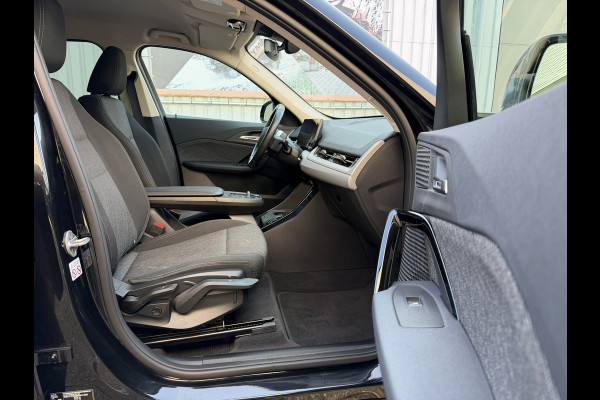 BMW X1 SDrive18i / Navi / Widescreen / Cruise / Climate / Camera / Side assist / Stoelmassage / 18".