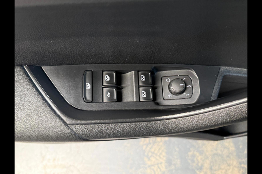 Škoda Karoq !!! Paas Actie € 24.999,- !!! 1.5 TSI ACT Sportline Business Automaat, Camera, Elektrische Achterklep