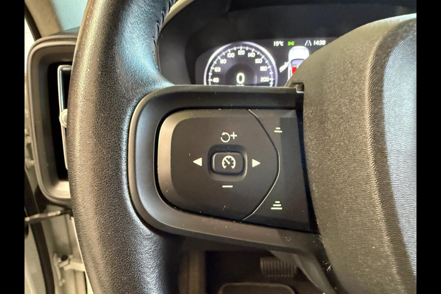 Volvo XC40 Momentum Core Automaat, Carplay, Camera