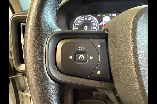 Volvo XC40 Momentum Core Automaat, Carplay, Camera