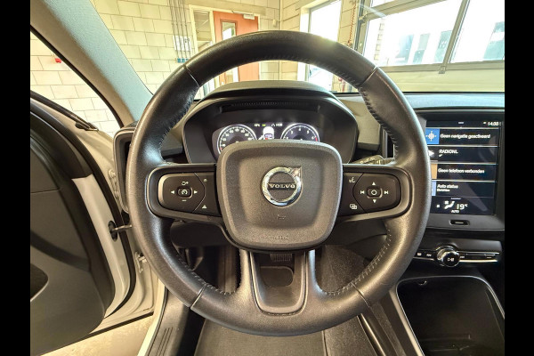 Volvo XC40 Momentum Core Automaat, Carplay, Camera