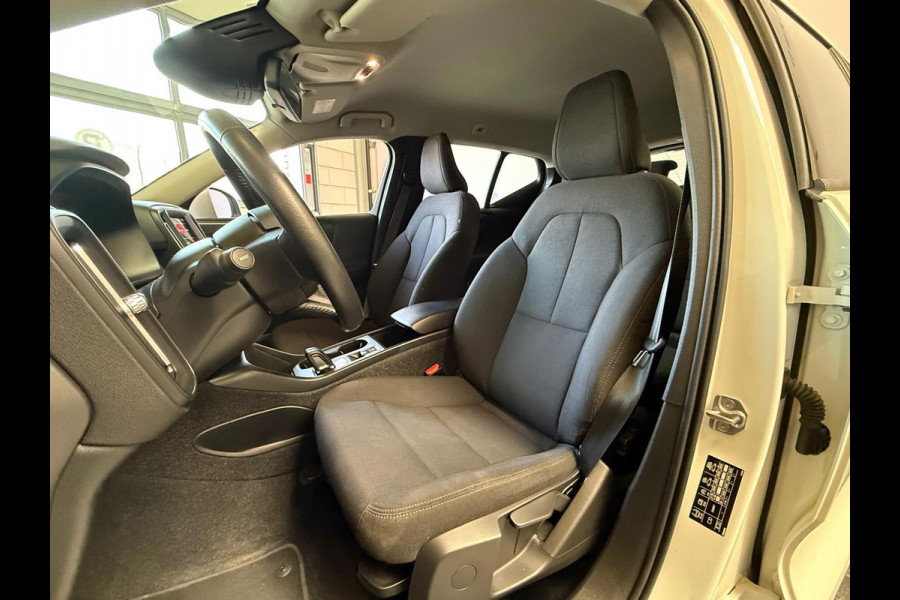 Volvo XC40 Momentum Core Automaat, Carplay, Camera