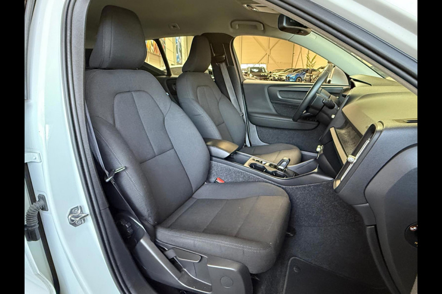 Volvo XC40 Momentum Core Automaat, Carplay, Camera