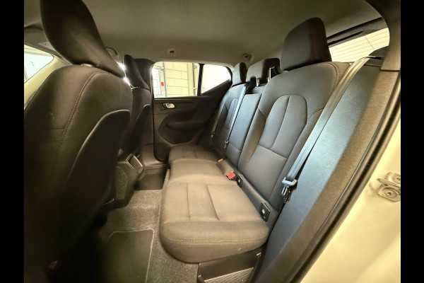 Volvo XC40 Momentum Core Automaat, Carplay, Camera