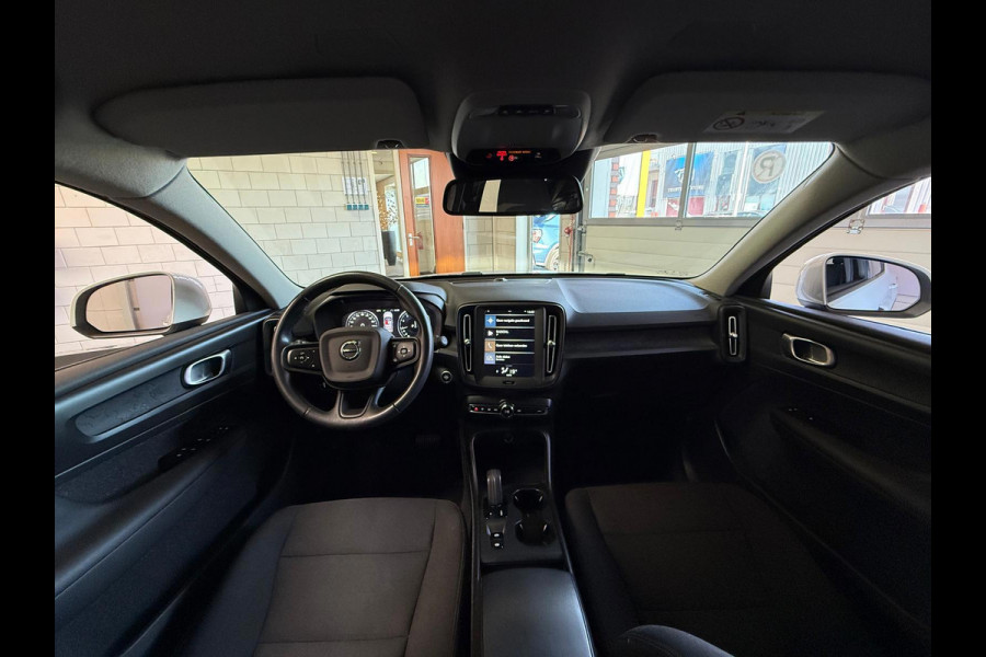 Volvo XC40 Momentum Core Automaat, Carplay, Camera