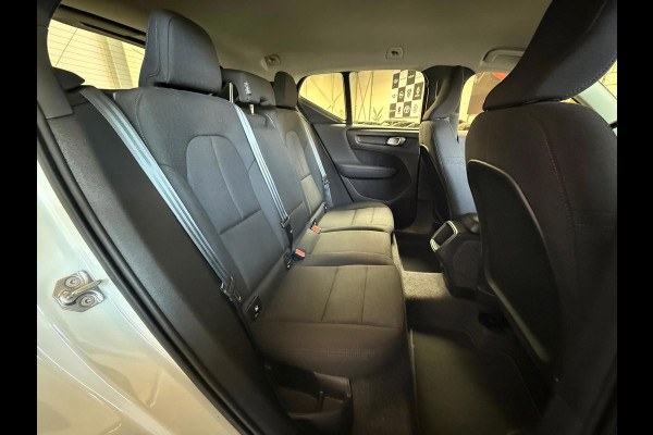 Volvo XC40 Momentum Core Automaat, Carplay, Camera