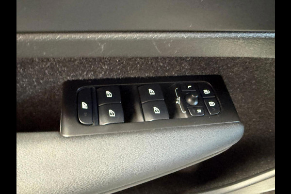 Volvo XC40 Momentum Core Automaat, Carplay, Camera